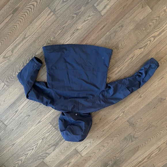 Lululemon raincoat - Picture 2 of 4